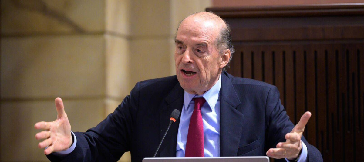 Canciller Álvaro Leyva en debate de moción de censura.