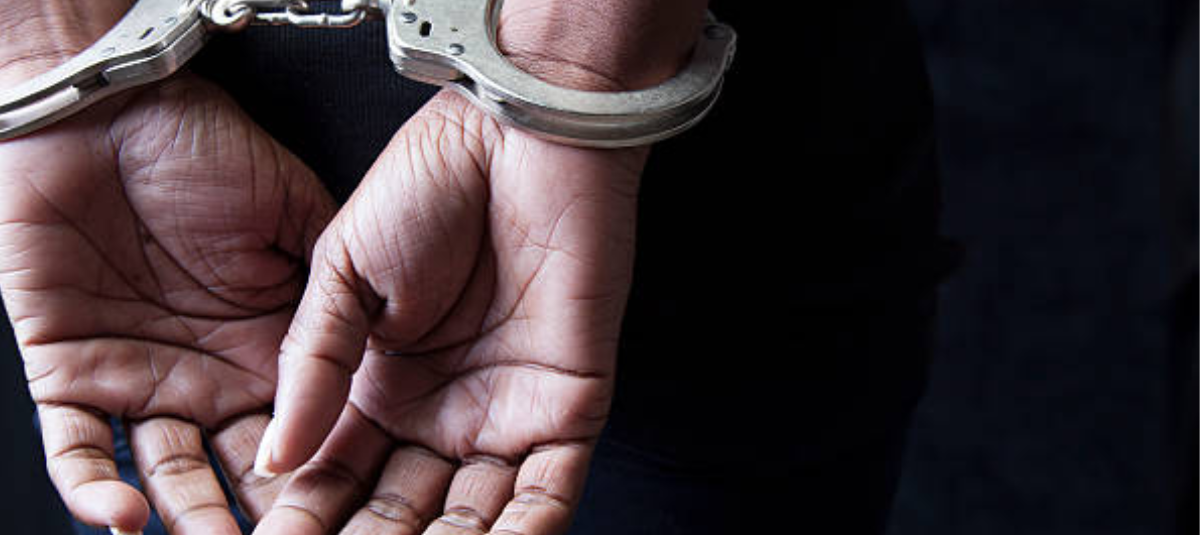 La mujer ya tiene 60 años.