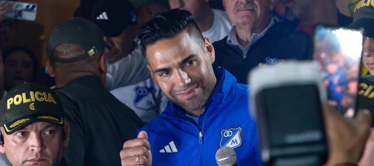 A Falcao y a su familia les hicieron homenaje en una iglesia cristiana
