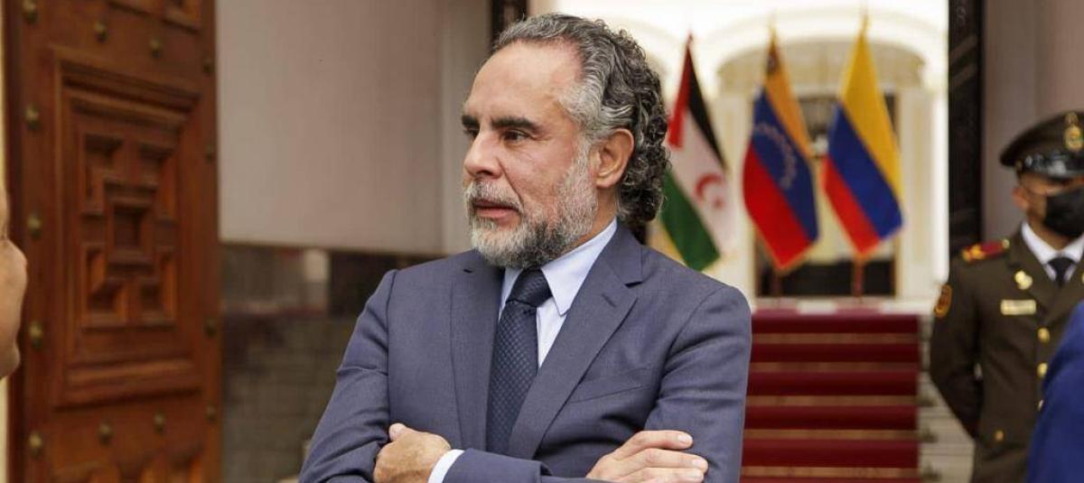 Gobierno publica hoja de vida de Armando Benedetti para ser el nuevo ministro del Interior