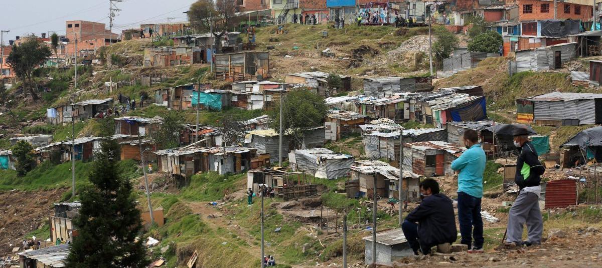 Más de 350 mil personas salieron de la pobreza en Bogotá en primer año ...