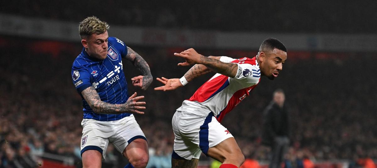 Arsenal gana y le mete presión a Liverpool en la Premier League