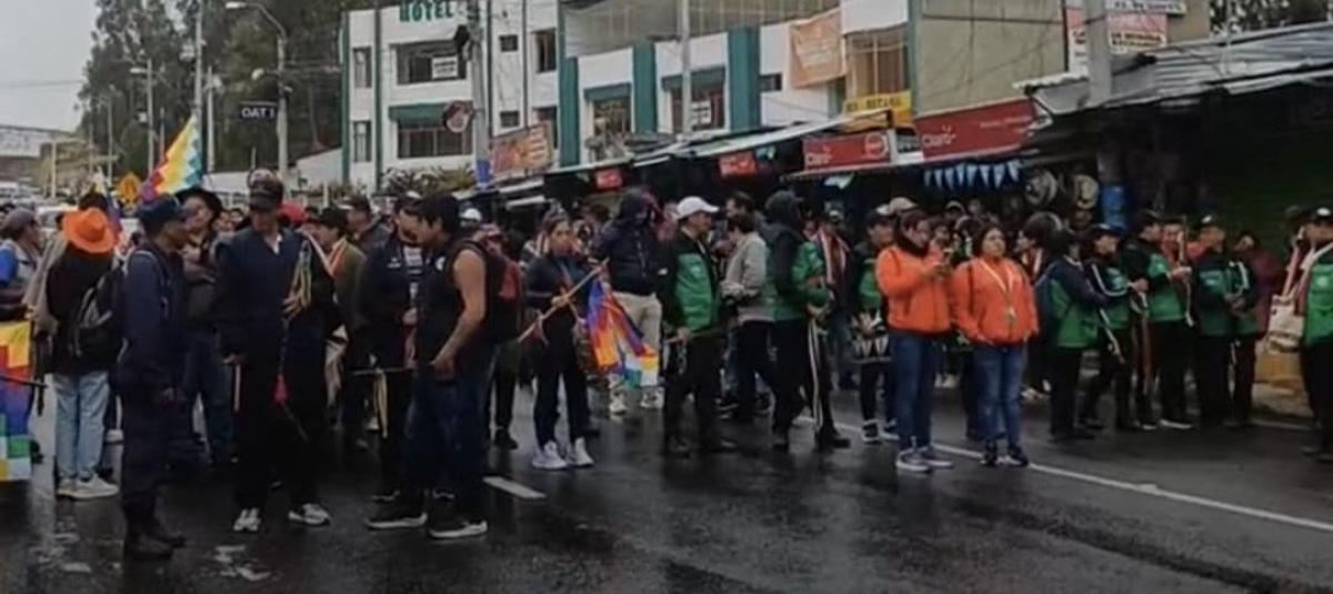 Crisis en la frontera entre Colombia y Ecuador: bloqueo de más de 1.000 ...