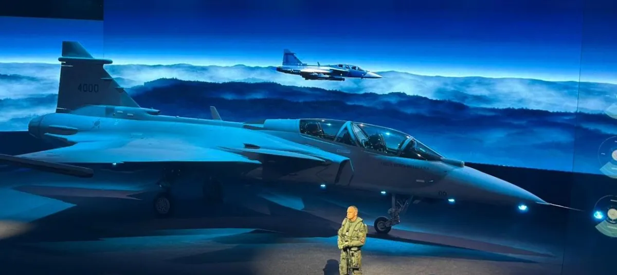 Estas son las fotos del nuevo Gripen F, el avión de combate que fue presentado en Suecia y que llegará a Colombia