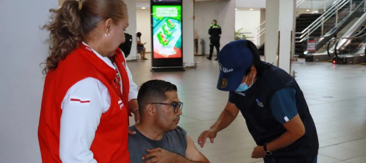ALERTA SANITARIA EN EL MERCOSUR: EL SARAMPIÓN AMENAZA A LOS MILLONES DE HINCHAS QUE VIAJAN AL MUNDIAL Y LA OPS EXIGE REFORZAR LA VACUNACIÓN