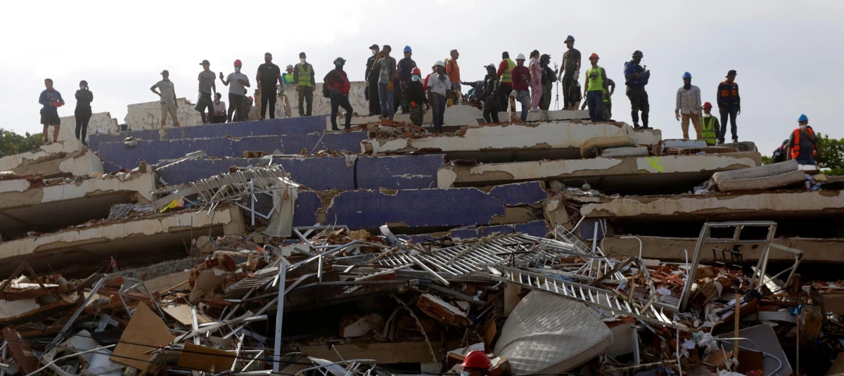 Sube a 1.943 personas el número de fallecidos tras el doble terremoto que sacudió a Venezuela. Cientos de cuerpos se encuentran en el Bolipuerto de La Guaira, donde poco a poco los ingresan en los ataúdes disponibles, a la espera de ser reclamados por sus