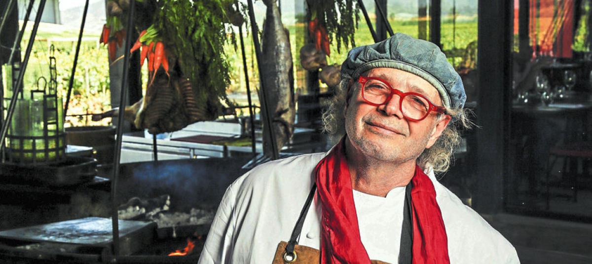 Mallmann nació en 1956 en una localidad del Gran Buenos Aires y es hijo de una uruguaya y un argentino de origen alemán.