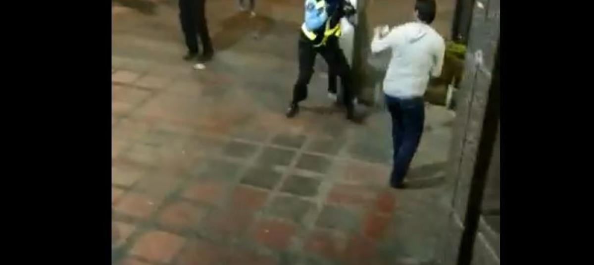 En video quedó registrada pelea entre agentes de tránsito y comunidad