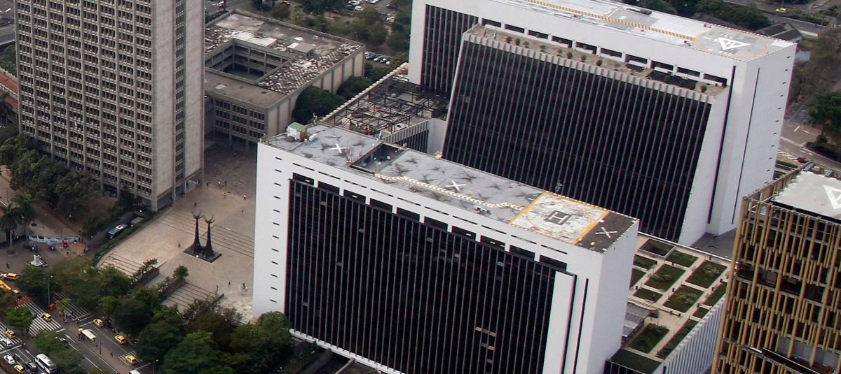 Atención: evacuaron de emergencia el Palacio de Justicia de Medellín, en La Alpujarra, por un incendio: esto se sabe