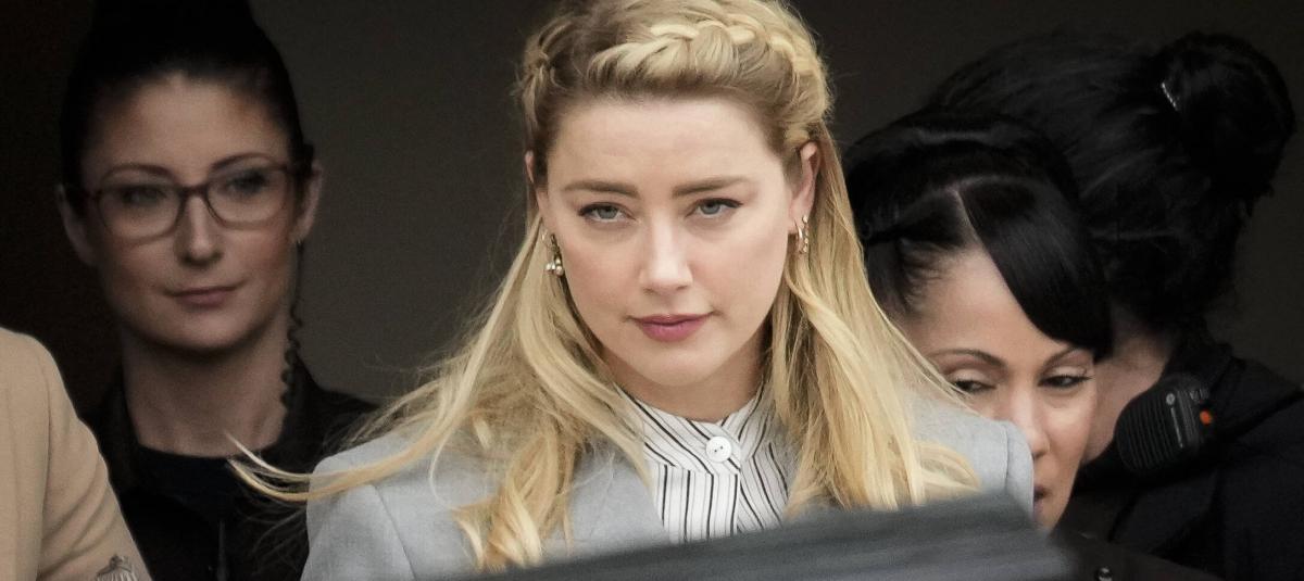 U mushukiga olma tiqdi. Yulduzlar qollari bilan porno