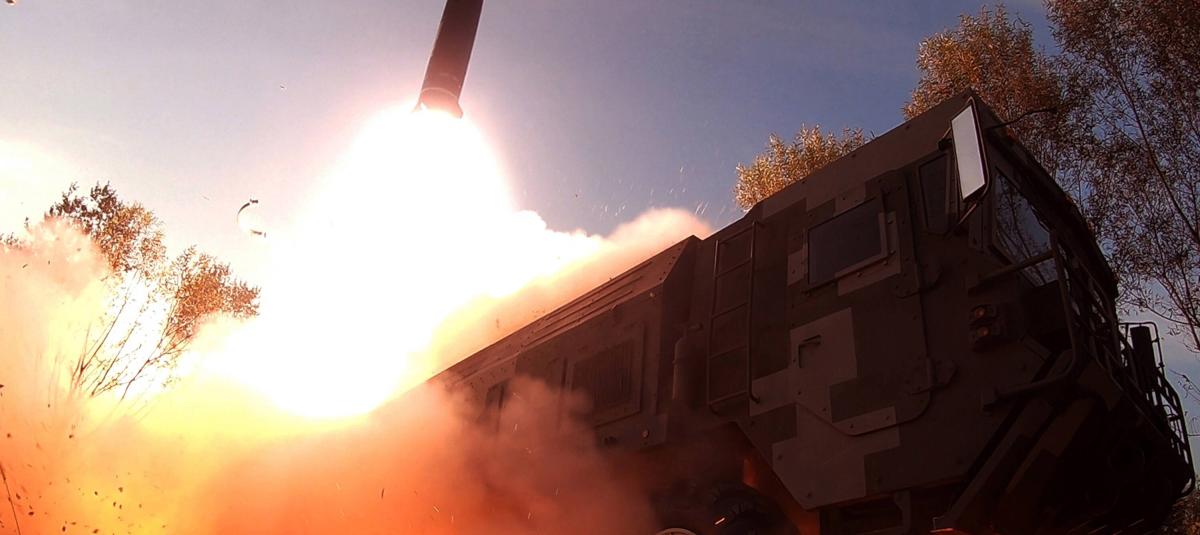 Analistas sugieren que los sistemas de lanzamiento de los misiles están movilizados, esto debido la forma en que Pyongyang realizó su presentación.