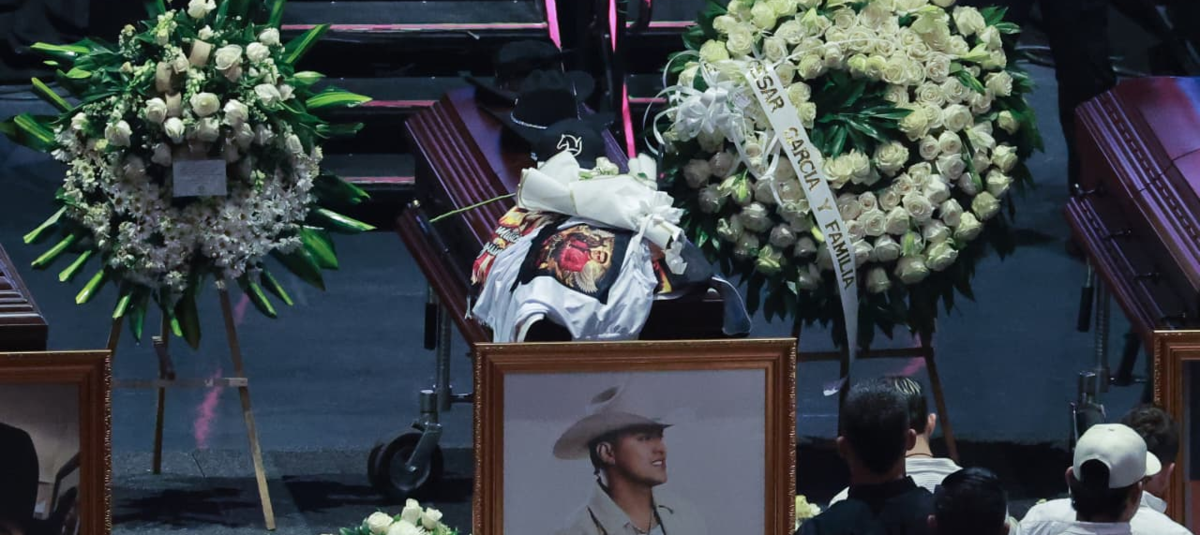 Conmovedor gesto de la hija de Yeison Jiménez durante su homenaje de despedida en el Movistar Arena de Bogotá