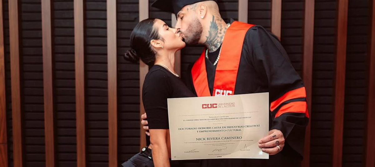 Viajó a Barranquilla para recibir su título junto a su pareja.