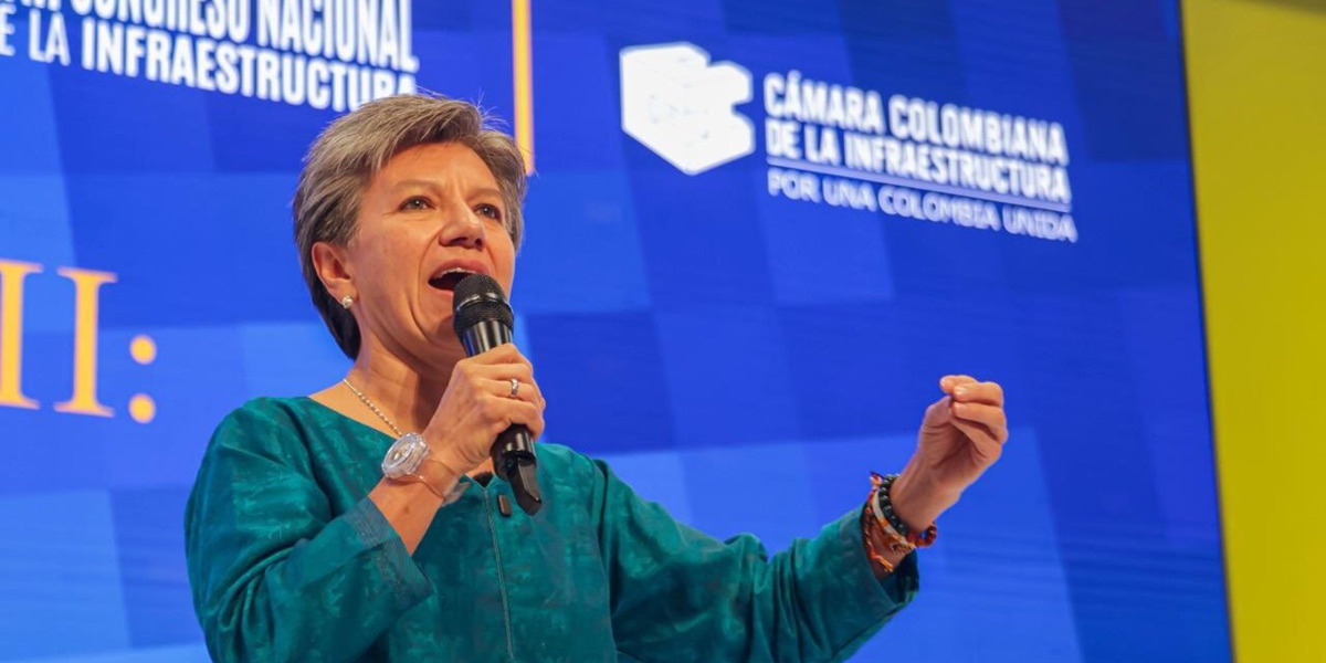 Sergio Fajardo quiere ganar sin competir y sin unir': Claudia López habla  sobre su entrega de firmas y la actualidad de la contienda presidencial