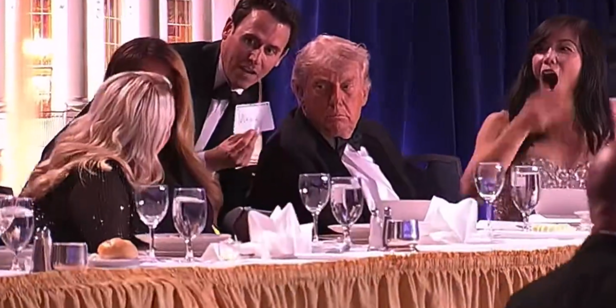 Video del momento exacto cuando evacúan a Donald Trump durante la cena de corresponsales en la Casa Blanca: se escucharon disparos