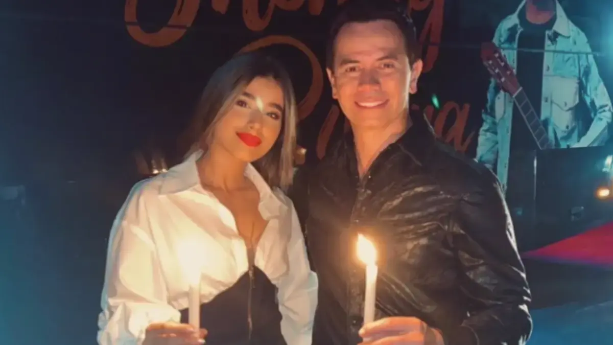 Jhonny Rivera confiesa que su joven novia, 30 años menor, aún vive con sus papás