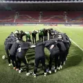 Los dos países, que técnicamente se mantienen aún en guerra desde hace casi 70 años, empataron sin goles en el estadio Kim Il-sung de la capital norcoreana.