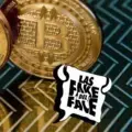 Con la entrevista falsa buscan inversiones en criptomonedas.