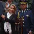 Jeanine Áñez, presidenta interina de Bolivia, quien quiere ir a la elección presidencial del 3 de mayo.