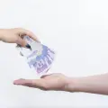 ¿Cómo curar el guayabo financiero del Mundial y no llegar a diciembre ahogado en deudas? Esto dicen los expertos