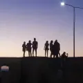 En inmediaciones de las murallas está prohibido bañarse en el mar.