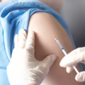 La vacuna contra el VPH se creó para prevenir el cáncer de cuello uterino y otros cánceres del sistema reproductivo.