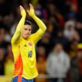 James Rodríguez, aplaudido contra Rumania.