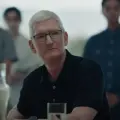 Tras dejar una carrera estable en Compaq, Tim Cook asumió un riesgo al unirse a Apple en sus momentos más críticos, decisión que marcó el inicio de una relación de más de una década junto a Jobs.