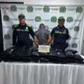 El adulto mayor con 48 kilos de drogas en la Terminal de Cali.