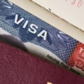 El valor en pesos dependerá de la tasa de cambio del día en que se haga la conversión