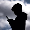 Australia prohibió el acceso de menores de 16 años a las redes sociales.