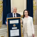 La líder opositora venezolana María Corina Machado entregó a Trump su medalla del Premio Nobel