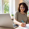 Icetex ofrece becas virtuales del 100 % otorgadas por Chile y Japón para que profesionales colombianos se formen en vulcanología: aquí la información