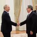 El presidente ruso, Vladimir Putin, saluda al ministro de Asuntos Exteriores de Cuba, Bruno Rodríguez