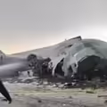 Un avión de la Fuerza Aérea de Bolivia se estrelló antes de aterrizar en el aeropuerto de El Alto: vehículos terminaron aplastados