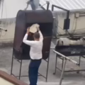 Quema de papeles en la azotea de la embajada de Cuba en Ecuador