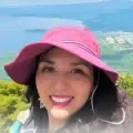 Escaladora muere tras caer 600 metros de un volcán.