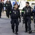 Policía Civil de Río de Janeiro custodia a una persona detenida en la favela de Santa Marta, Brasil