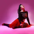MARÍA CONCHITA ALONSO, presenta su primer álbum tropical, titulado Caliéntame y grabado junto a La Única Internacional Sonora Santanera.