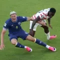 Suspenden sanción de tarjeta roja a Balogun.