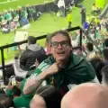 Videos difundidos en redes sociales muestran el momento en que un grupo de aficionados mexicanos increpa a seguidores ingleses en el Estadio Azteca.