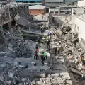 Avanzan labores de rescate tras fuerte terremoto.