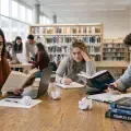 Colombia, el país de la Ocde donde los estudiantes más usan IA para hacer tareas escolares: ¿Cómo impacta esto en los aprendizajes?