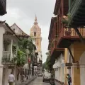 Cartagena de Indias Centro Histórico, como telón de fondo la cúpula de la Catedral de Santa Catalina de Alejandría