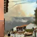 Momento en que una mujer atrapada en el Hotel Suites Arcoíris solicita ayuda.