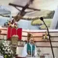 Padre fallece en plena misa en Ecuador.