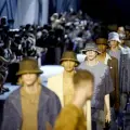 Con su streetwear, Fendi puso los bucket hats como prenda infaltable.