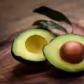 El aguacate es buena fuente de Vitamina E