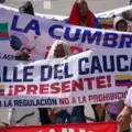 Cientos de personas protestan hoy 10 de octubre del 2022 en contra de la prohibición de peleas de gallos en el país. Medida que esta siendo impulsada en el congreso. FOTO MAURICIO MORENO EL TIEMPO CEET