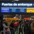 la falta de funcionarios de migración hace más evidente el represamiento a la hora de hacer los controles de salida del país.